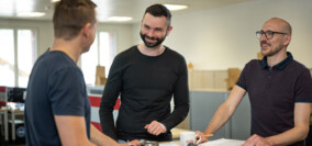 Wir stehen unseren Kunden von A-Z zur Seite. heule-konstruktion-entgratwerkzeuge-sitzung