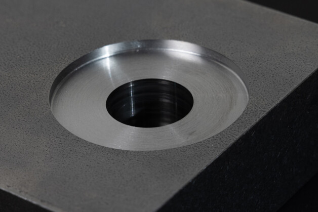 Result of a spot facing application with the BSF countersinking tool. A perfectly spot faced metal part created with a HEULE BSF tool